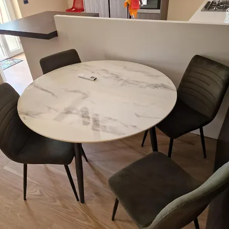 Daniela House 6 *